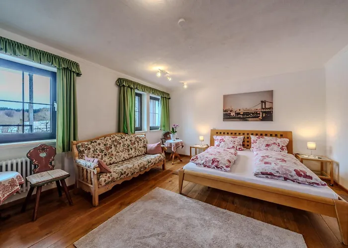 Adlerhorst Homestay *